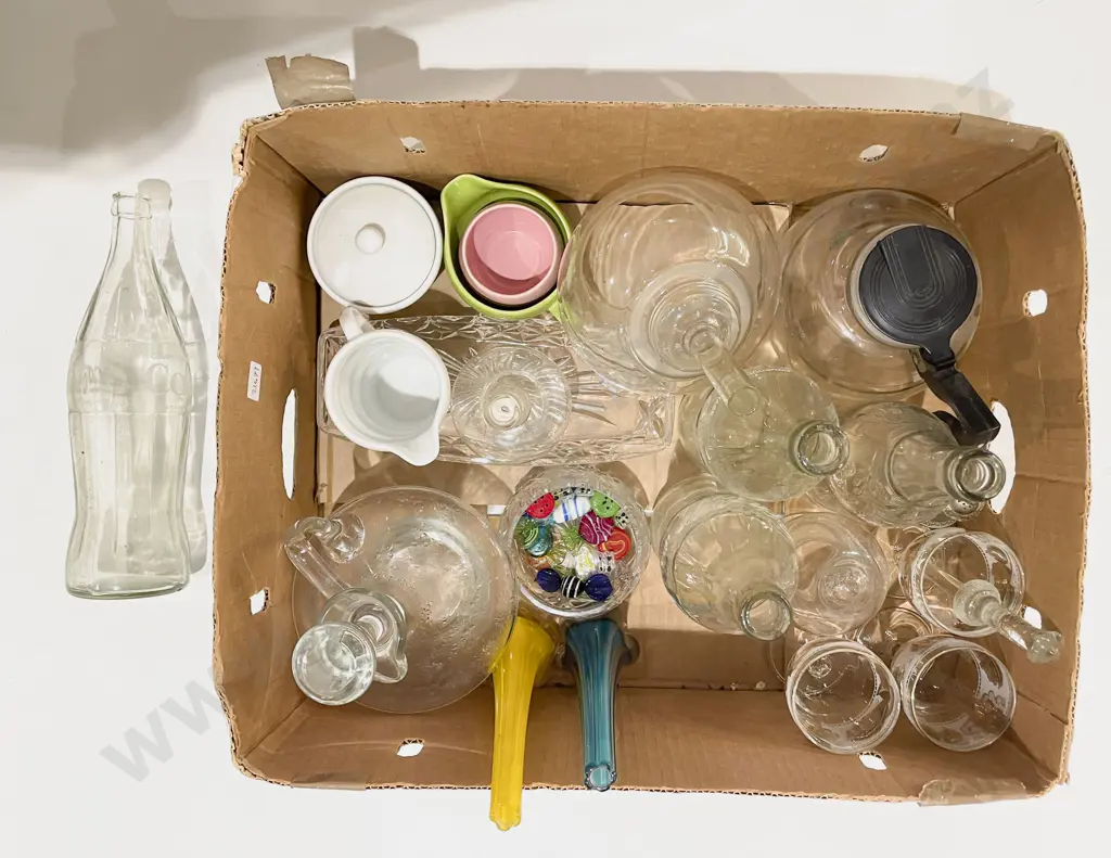 Box of Assorted Glass Ware etc Image 1++
