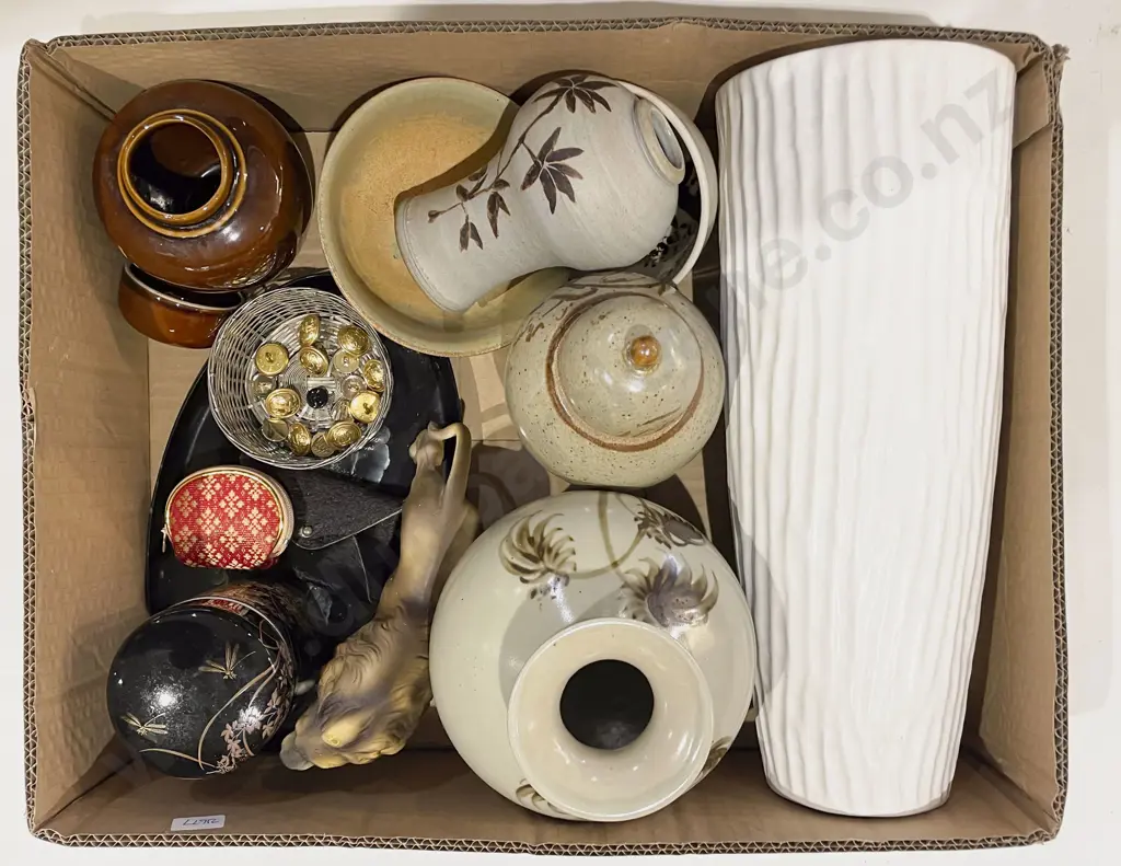 Box of Assorted Pottery & Ornaments etc Image 1++