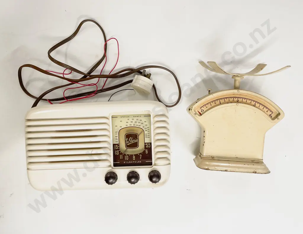 Bakelite Radio & Vintage Scales Image 1++