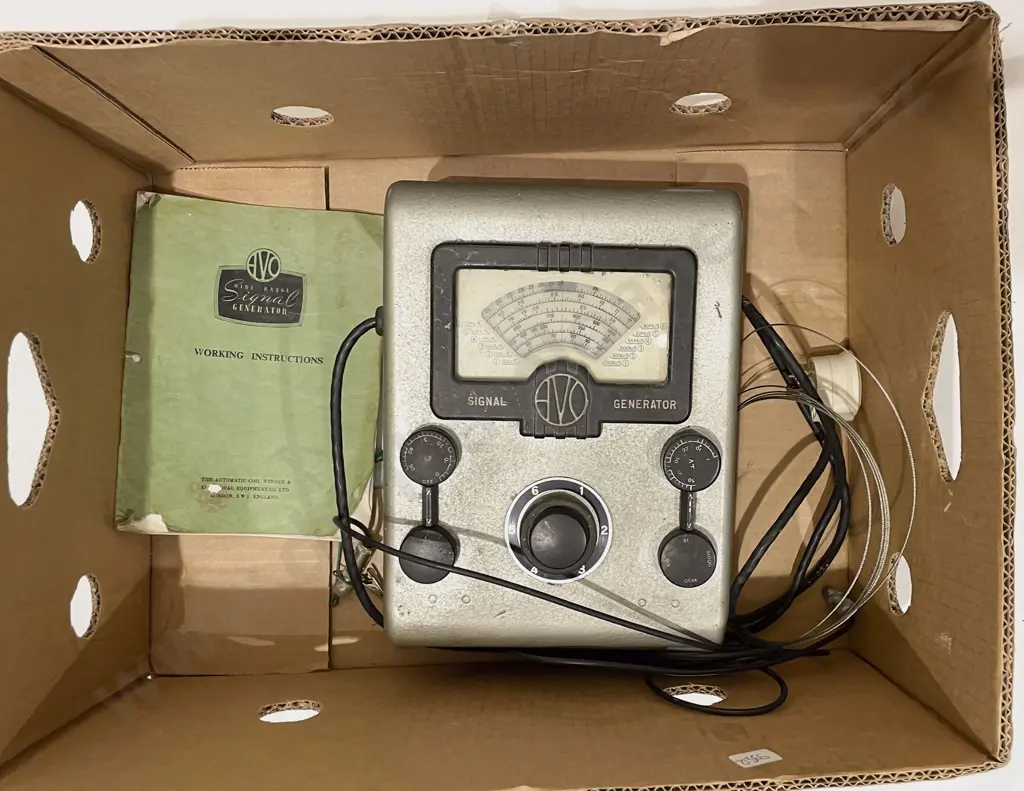 Vintage Wide Range Signal Generator & Original Manual Image 1++