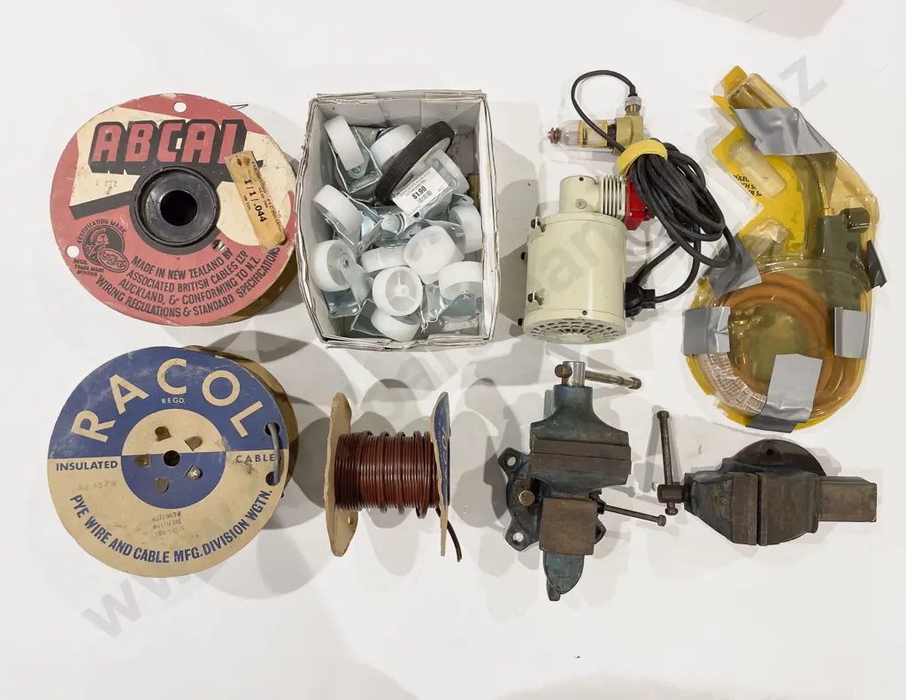 Small Hobby Air Compressor with Two Vices & Assorted Image 1++