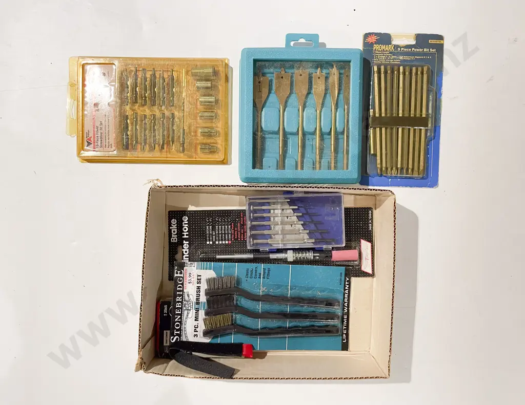 Box of Assorted Tools Image 1++