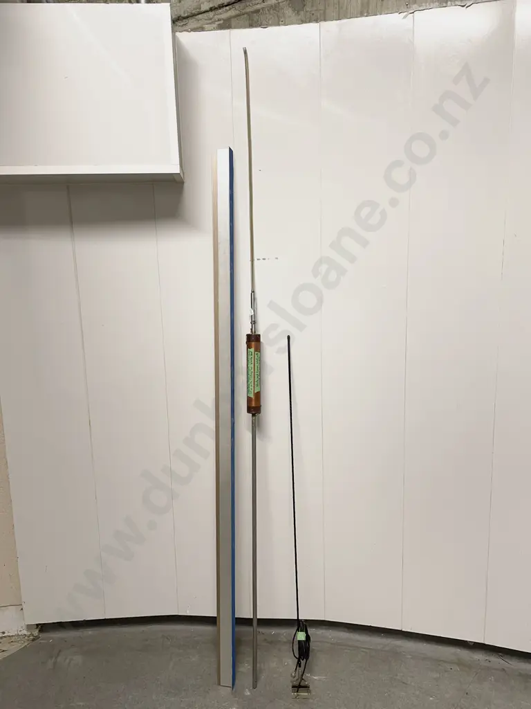 Amateur Radio Centre Loaded Whip with Tilting Top together with Antenna & Assorted Image 1++