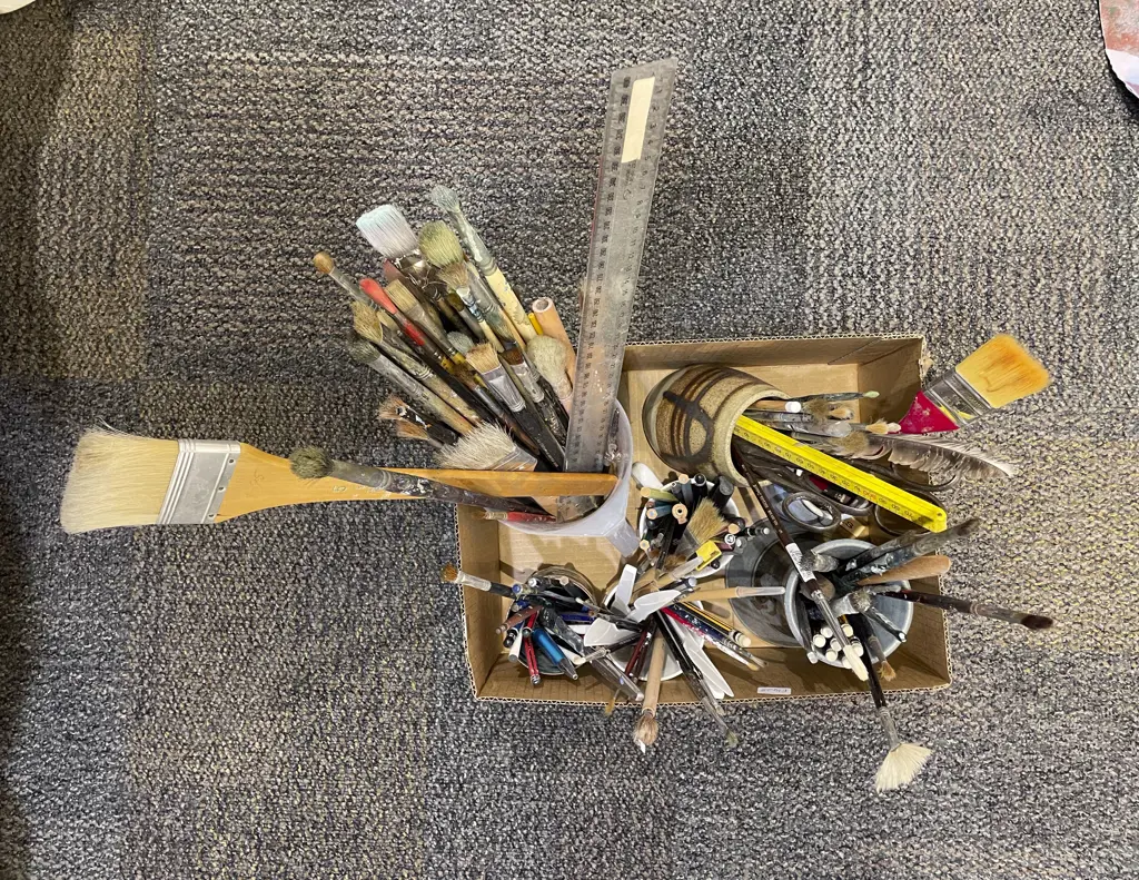 Quantity of Assorted Paint Brushes & Assorted Image 1++