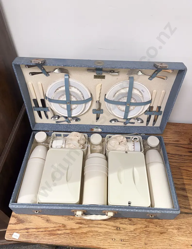 Brexton ex Harrod's Fitted Picnic Set Image 1++