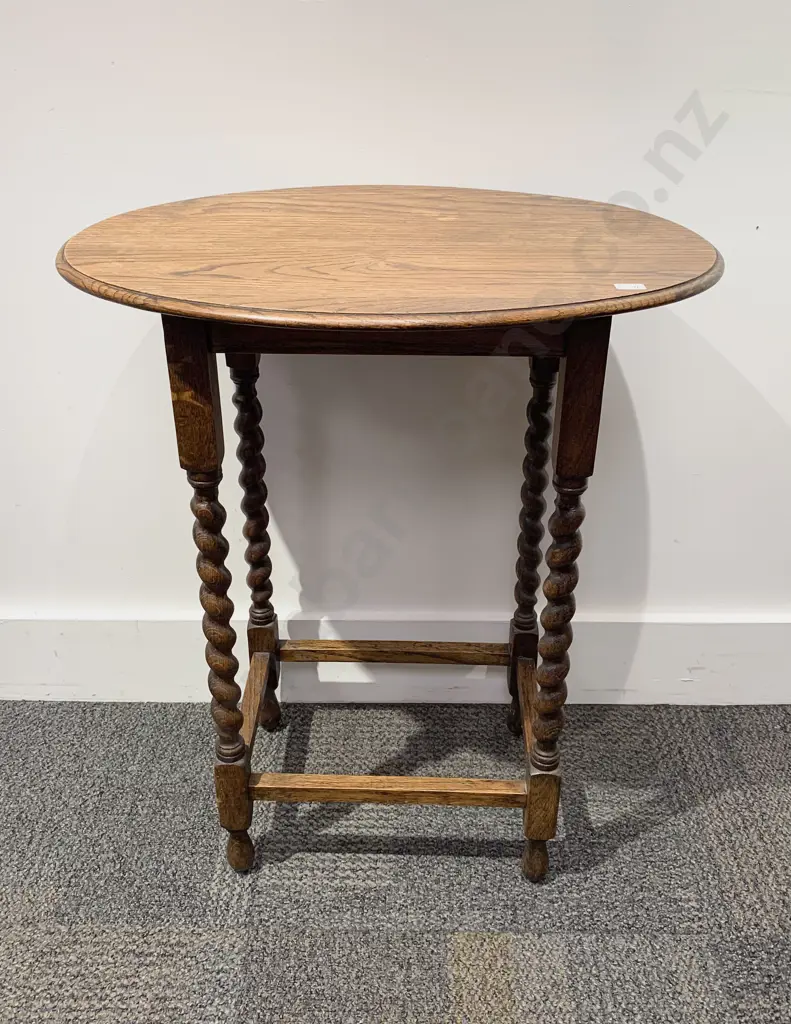 Edwardian Oak Oval Side Table on Barley Twist Supports Image 1++