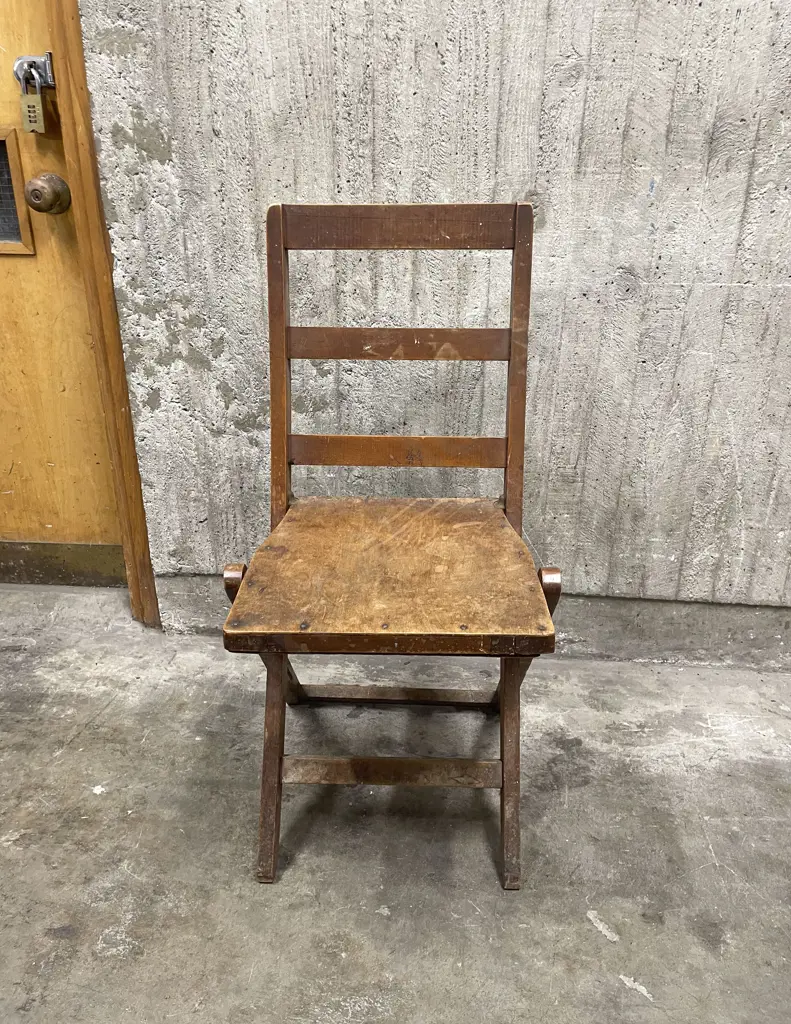 Vintage Folding Chair Image 1++