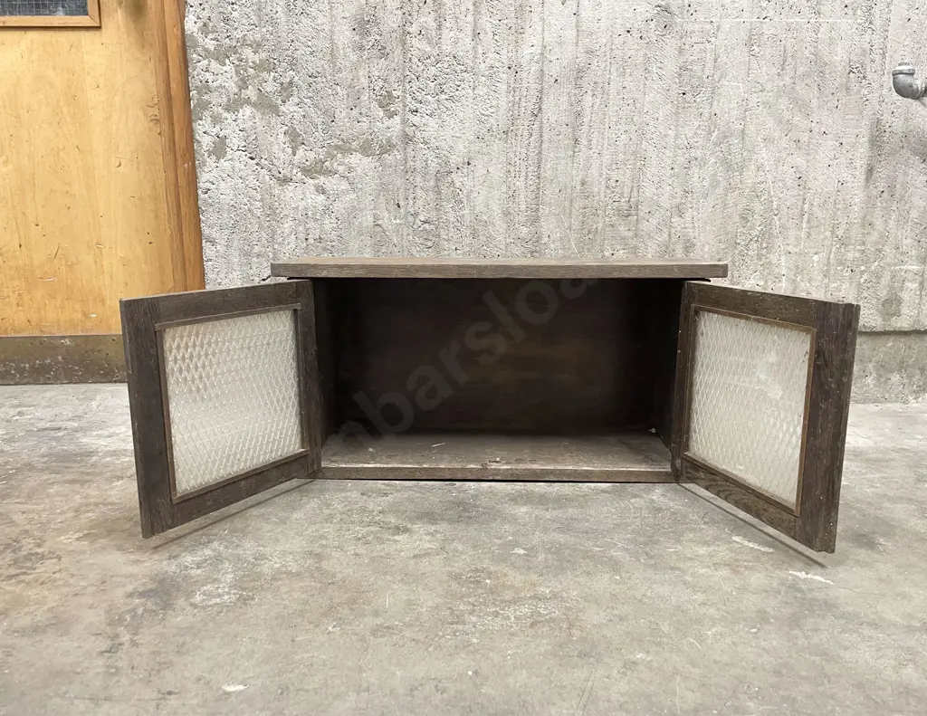 Small Oak Two Door Cabinet Image 1++