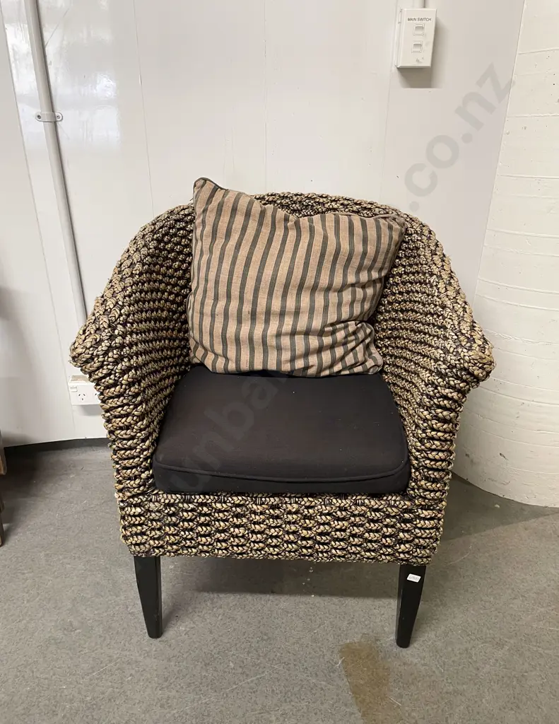 Modern Club Chair With Allover Rope Design Image 1++
