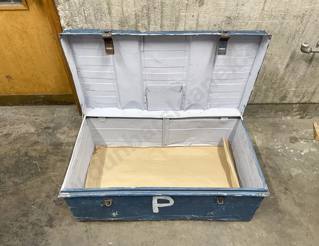 Tin Trunk Image 1++