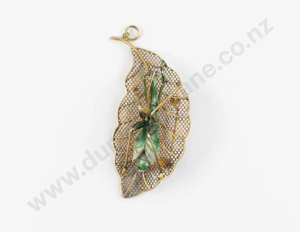 18ct and Enamel Praying Mantis on Leaf Pendant Brooch Image 1++