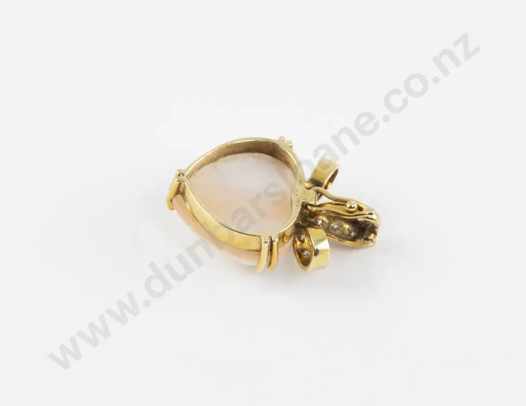 14ct Mabe Pearl and Diamond Pendant Image 1++