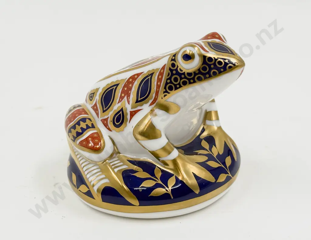 Royal Crown Derby Model of a Frog in Imari Pattern Image 1++