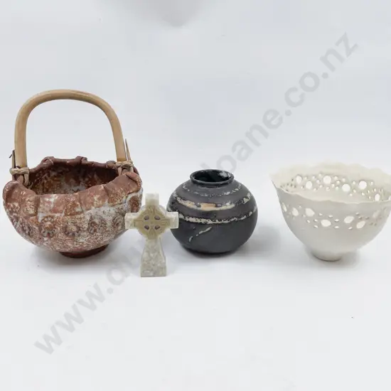 Small Quantity of Assorted Pottery Etc