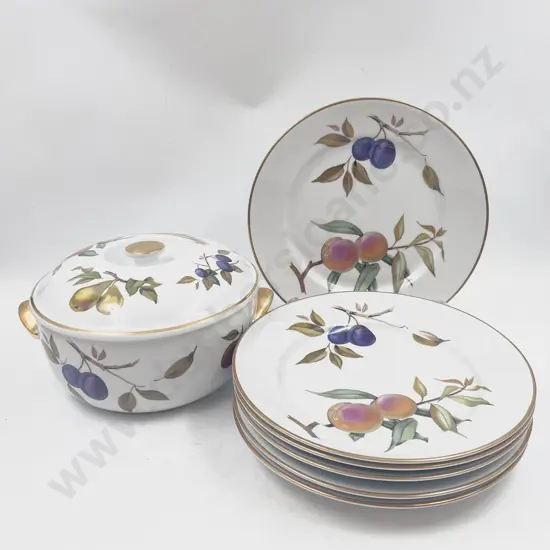 Quantity of Royal Worcester Evesham Pattern China