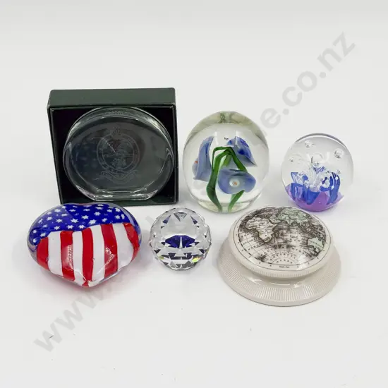 Quantity of Assorted Art Glass Paperweights etc