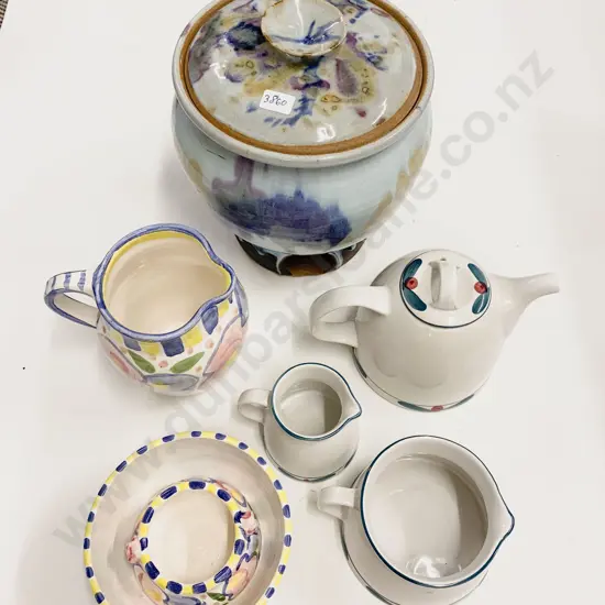 Small Quantity of Assorted Pottery & Crockery