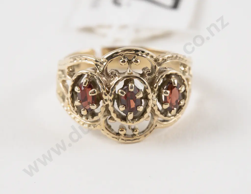 9ct Three Stone Garnet Fancy Band Ring Image 1++