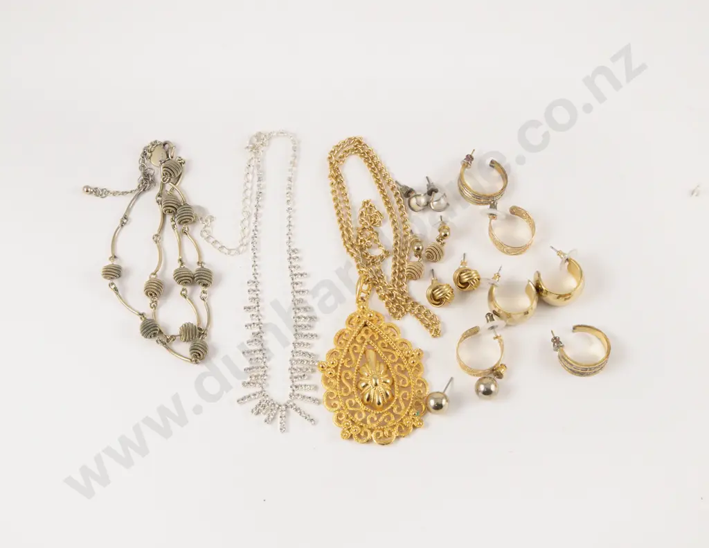 Collection of Costume Jewellery Neck Chains and Earrings Image 1++