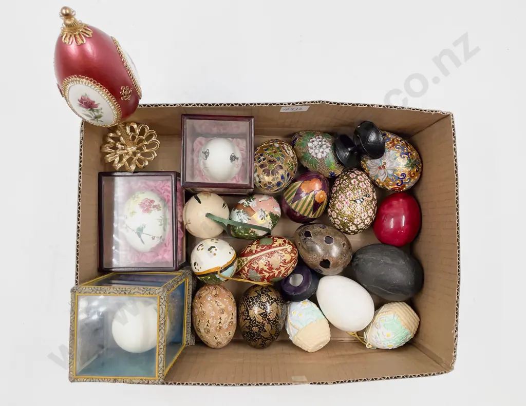 Quantity of Assorted Decorative Eggs Image 1++