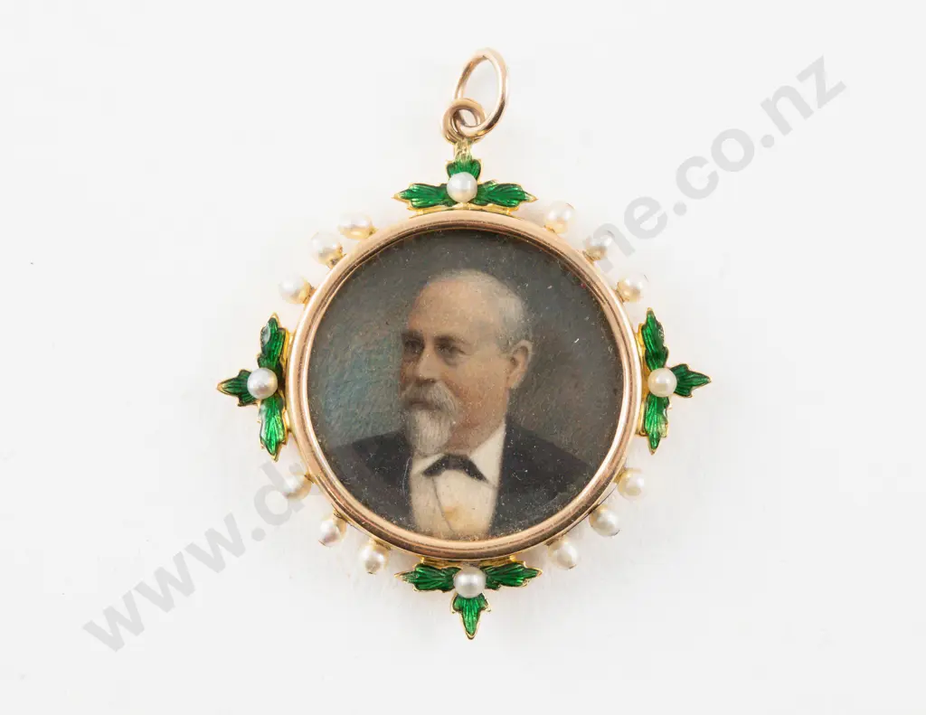 Victorian 15ct Enamel and Pearl Photo Locket Pendant Image 1++