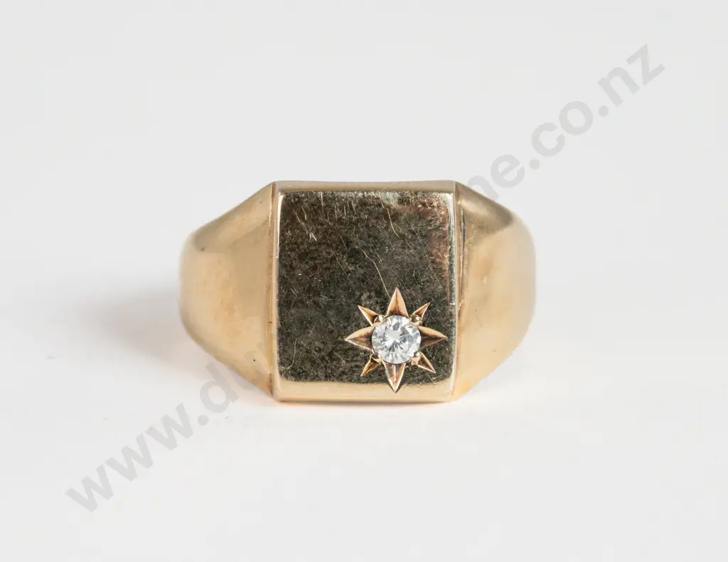 9ct Solitaire Diamond Gents Signet Ring Image 1++