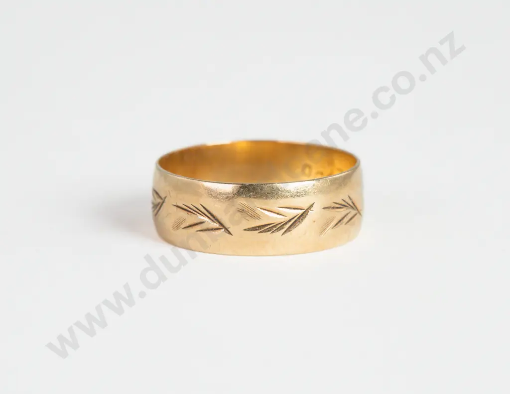 9ct Engraved Band Ring Image 1++