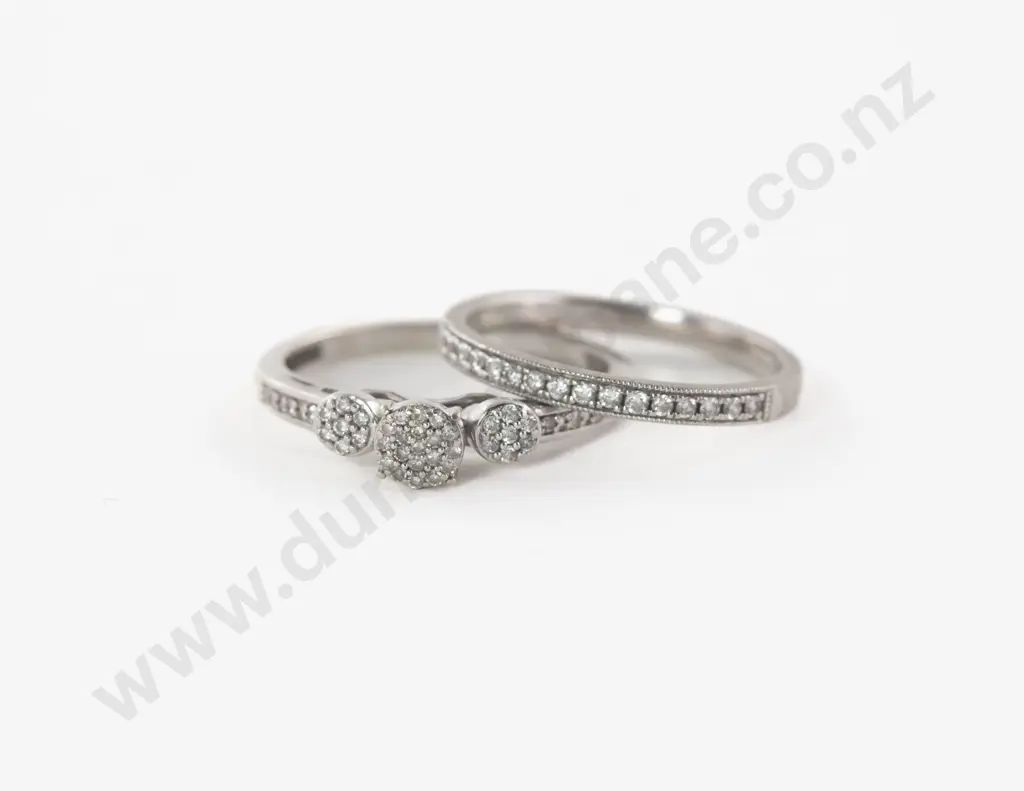9ct White Gold 39Stone Diamond Cluster Ring Image 1++