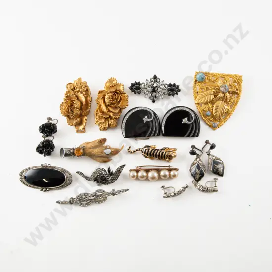 Collection of Assorted Vintage Costume Jewellery