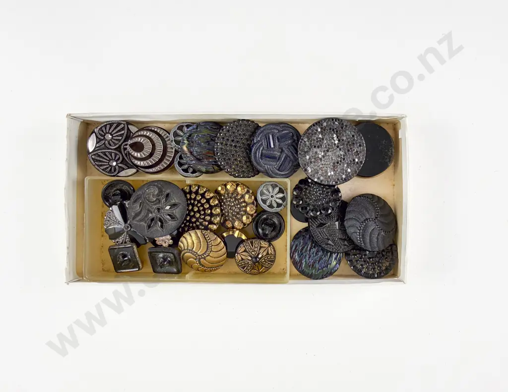 Collection of Victorian Glass Black Buttons together with Fashion & Collectable Reference Books (5) Image 1++