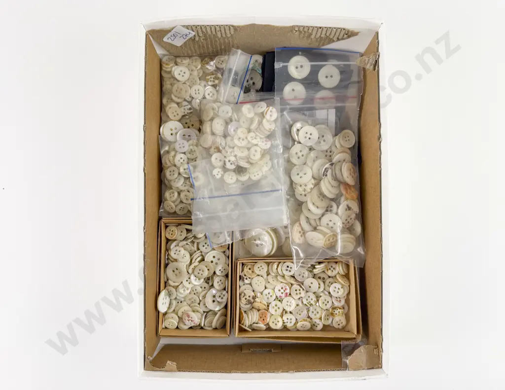 Large Quantity of Vintage MOP Buttons Image 1++