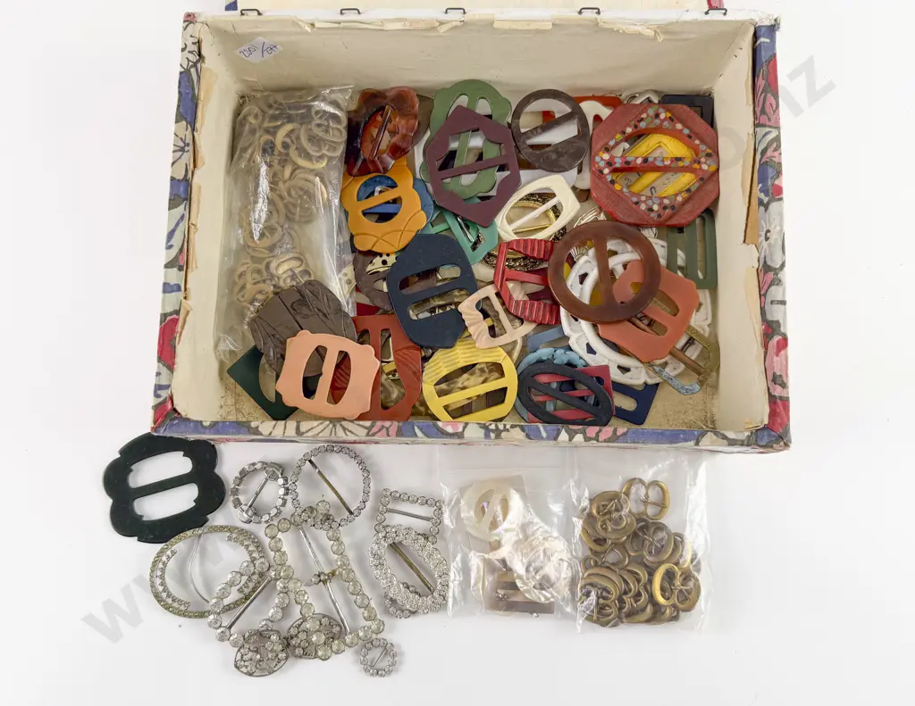 Vintage Quantity of Various Belt Buckles Image 1++