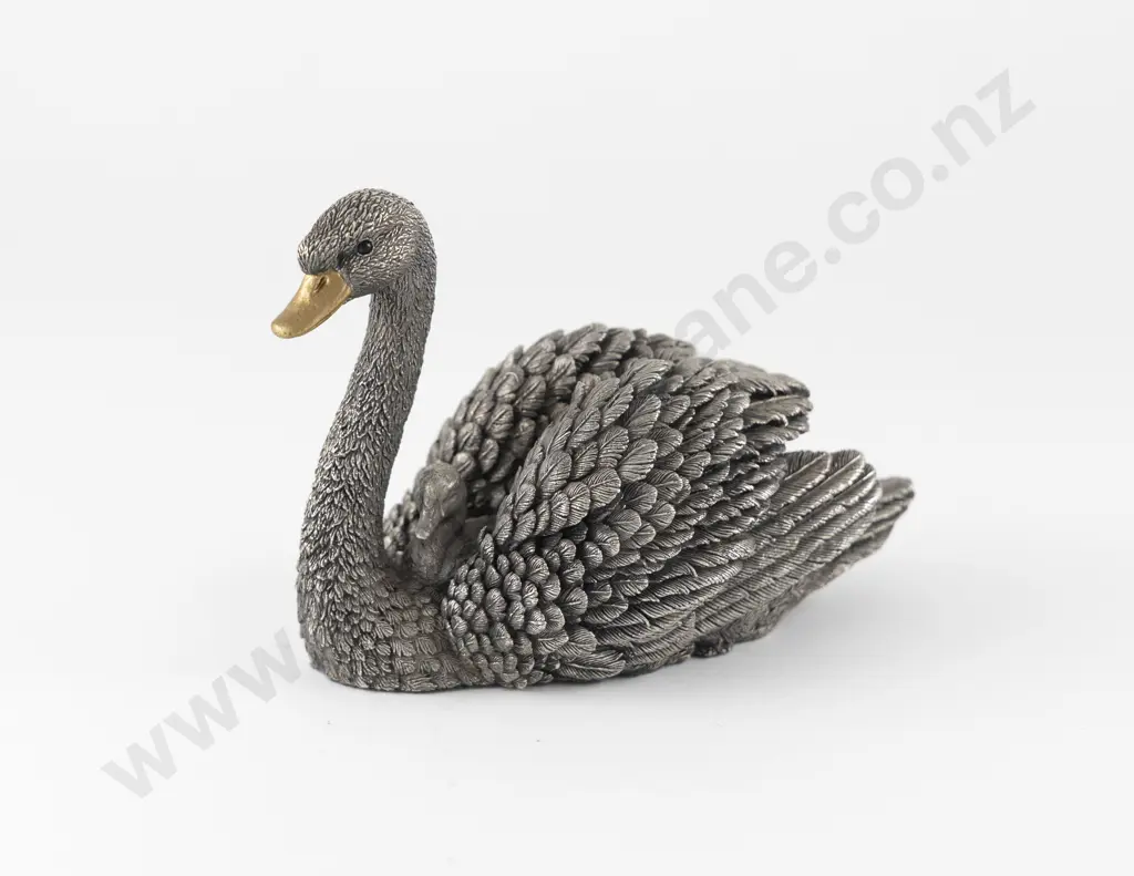 S/S Swan & Cygnet Ornament Image 1++