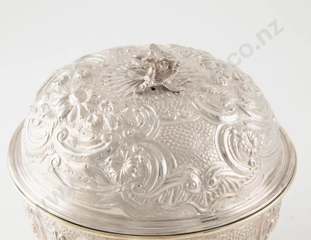 An Attractive Early Vict S/S Gilt Bowl & Cover by Thomas Mitchell & Co Image 1++