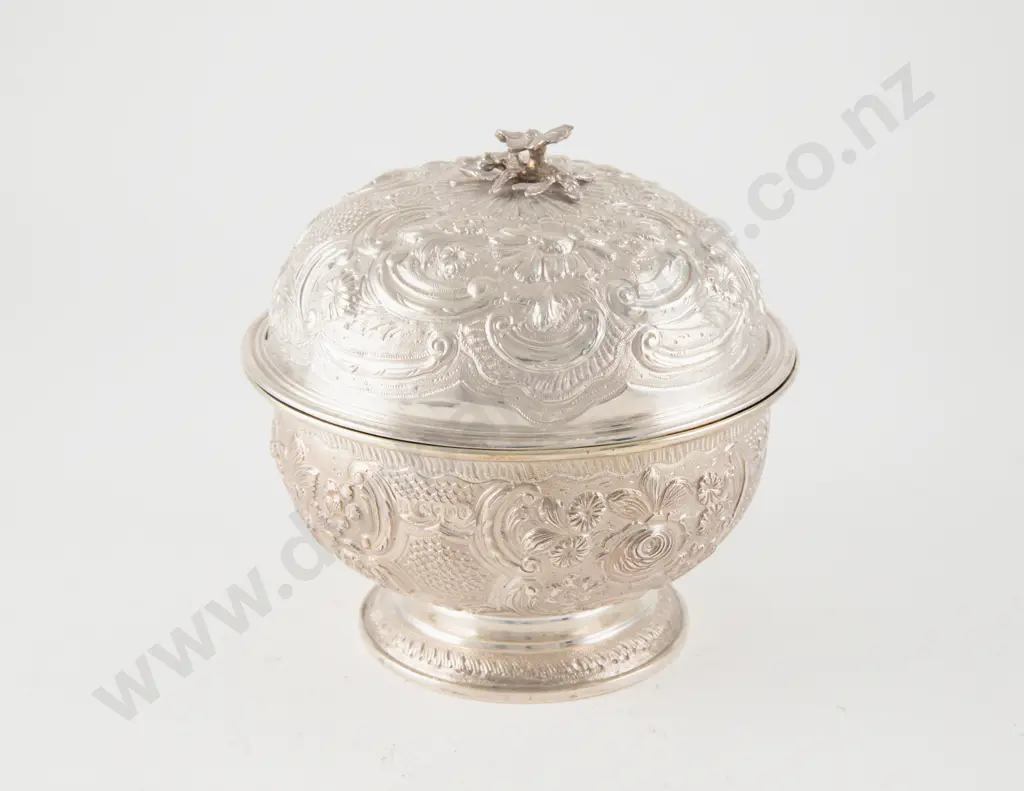 An Attractive Early Vict S/S Gilt Bowl & Cover by Thomas Mitchell & Co Image 1++