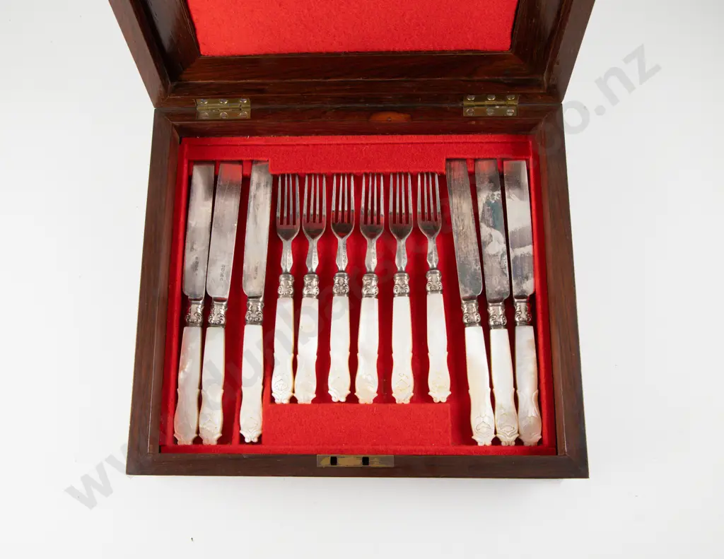 Late Vict Rosewood Cased Set Of 12 S/P Mop Handled Dessert Knives & Forks Image 1++