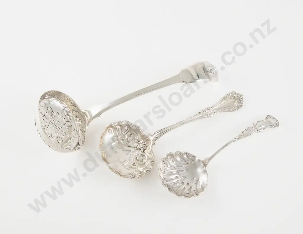 Geo III S/S Sifter Ladle Image 1++