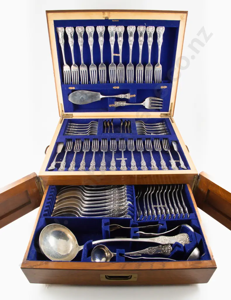 Fine Quality Edw VII S/S 74 Piece Oak Cased Canteen Of Cutlery Image 1++