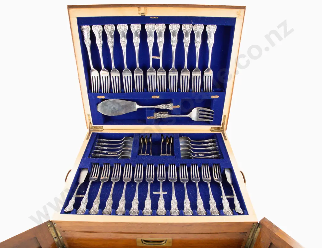Fine Quality Edw VII S/S 74 Piece Oak Cased Canteen Of Cutlery Image 1++