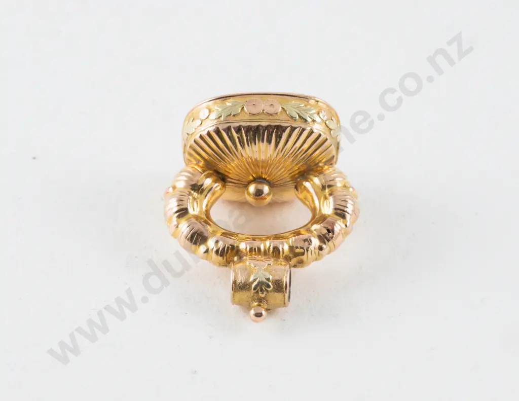 Antique 15ct Large Seal Fob with Carnelian Panel Image 1++