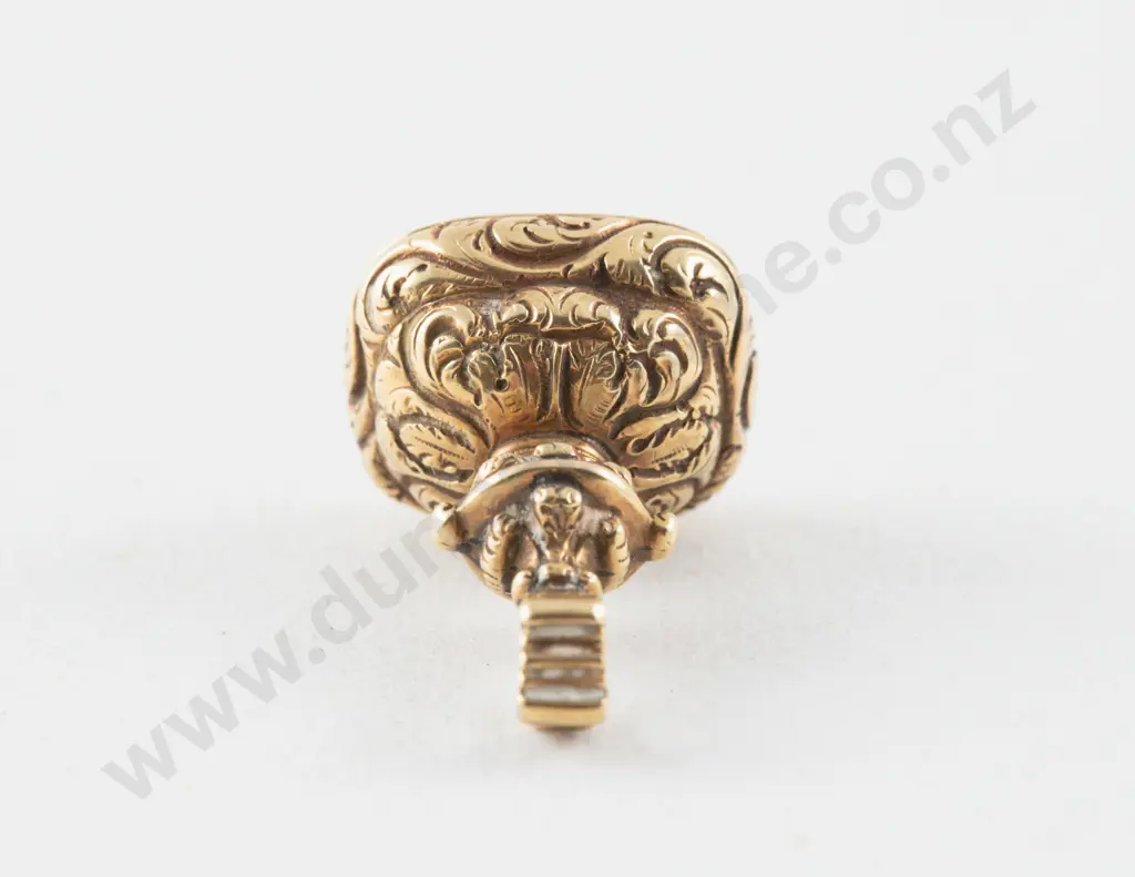 9ct Seal Fob with Intaglio Armorial Quartz Panel Image 1++