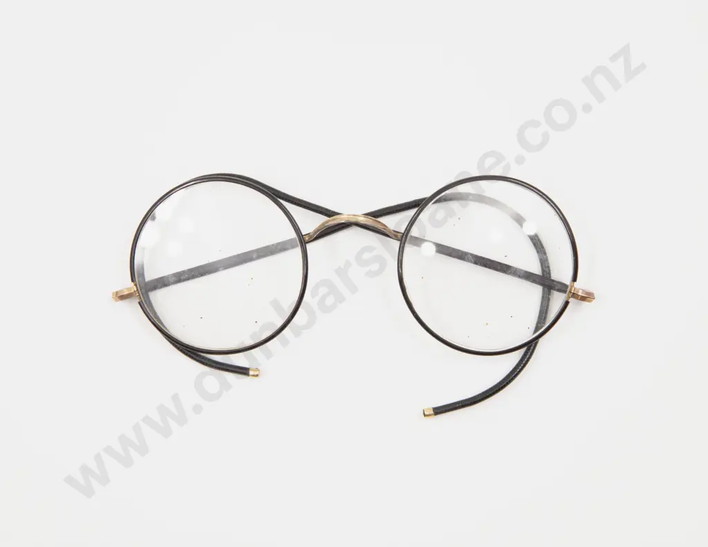 Antique Spectacles in Case Image 1++