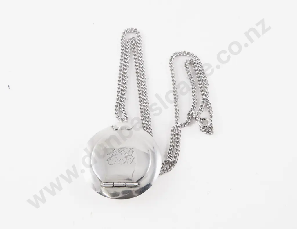 S/S Circular Mirrored Lid Powder Pendant on Curb Link Chain Image 1++