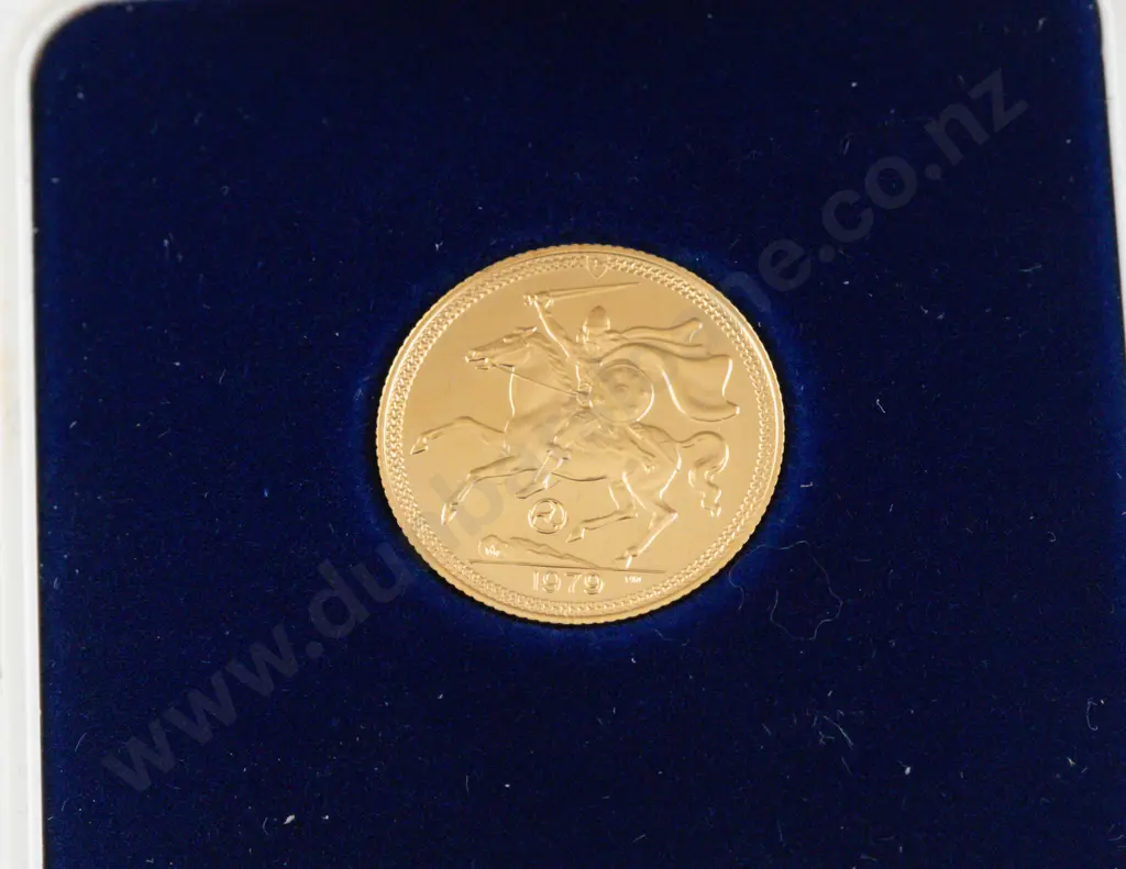1979 Gold Sovereign Pobjoy Mint for The Isle of Man to commemorative QEII Visit Image 1++