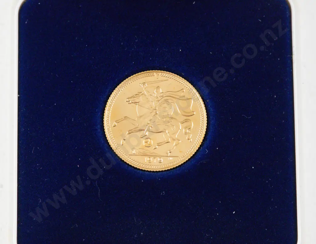 1979 Gold Sovereign Pobjoy Mint for The Isle of Man to commemorative QEII Visit Image 1++