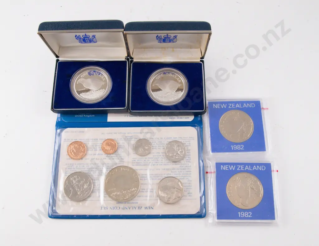 NZ Two 1982 Proof Silver Dollars Takahe with 7pce Unc Coin Issue and Unc $1 x2 Image 1++