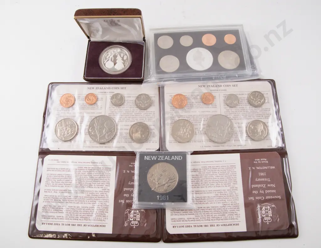 NZ 1981 Proof Silver Dollars Royal Visit with 7pce Unc Coin Set & Two Issue Sets and Unc $1 Image 1++