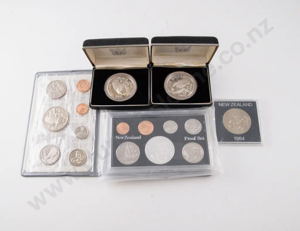 NZ Two 1984 Proof Silver Dollars Black Robin with 7pce Unc Coin Set & Issue and Unc $1 Image 1++