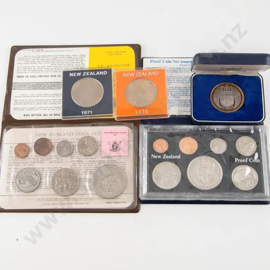 NZ 1976 Unc Silver Dollar with 7pce Unc Coin Set Coin Issue and Unc $1 x2 1976 & 1971