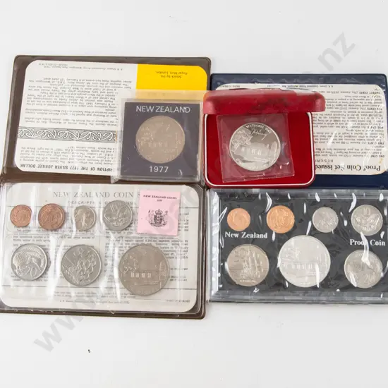 NZ 1977 Unc Silver Dollar with 7pce Proof. Coin Set Coin Issue and Unc $1